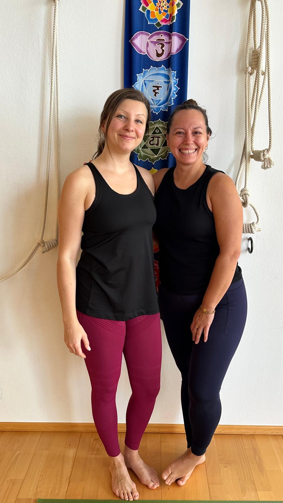 Sarah und Vicky, Yogalehrerinnen und Gastgeberinnen des Workshops Finanzielle Gesundheit